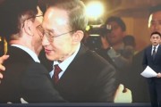磁县李明博、朴槿惠给金文洙打气 鼓励其争取赢得韩国大选